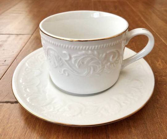 Farberware Cup & Saucer Sets CALAIS #4173 White Embossed 1