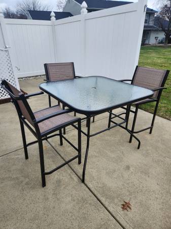 4-Pc High Top Patio Set 42.5  x 33h 1