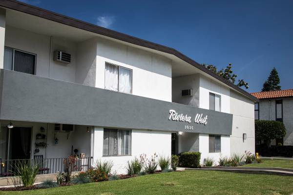 $2,225 / 2br - 760ft2 - Bright 2+1.5 in a great area! 1035 Melrose Ave. (Glendale)63840112555139121