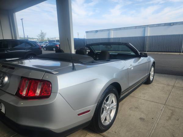 2011 FORD MUSTANG CONVERTIBLE 36K MILES! - $14,997 (HINSHAW'S HONDA)63475217234433123