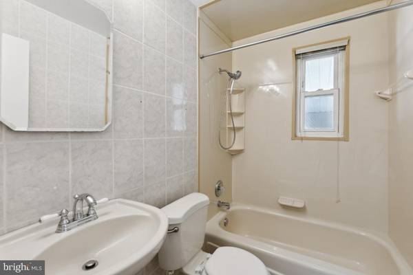 $1,150 / 1br - Private bedroom Full bathroom ($1150) near Twinbrook metro! (Rockville)63843419036161121
