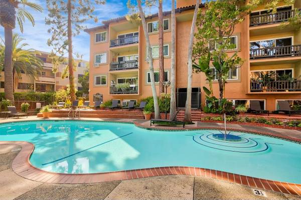 $1,450 / 2br - 1150ft2 - Brentwood/West LA: Private Room & Bathroom $1450 (Utils Included) (Brentwood)63998004857858120