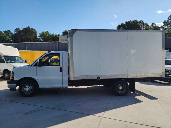 Camión refrigerado 2019 Chevrolet Express 3500 Reefer con caja Thermo King - $35,900 (Peachland)63613472960385121