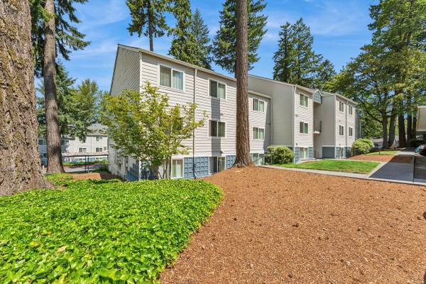 $1,838 / 2br - 1011ft2 - Wetland views, Wood burning fireplaces (in select homes), Pet-friendly (Portland)63820763298945121