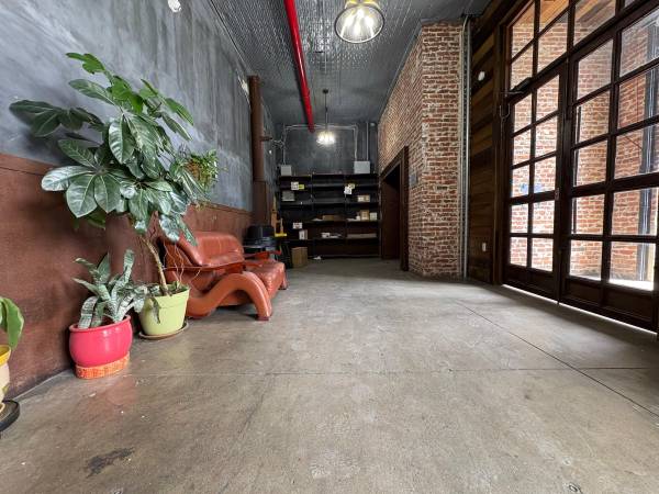 $3,600 / 1584ft2 - Creative Space in East Williamsburg Area | 1,584 SF | High Ceilings, Transit (Brooklyn)63912046823554124