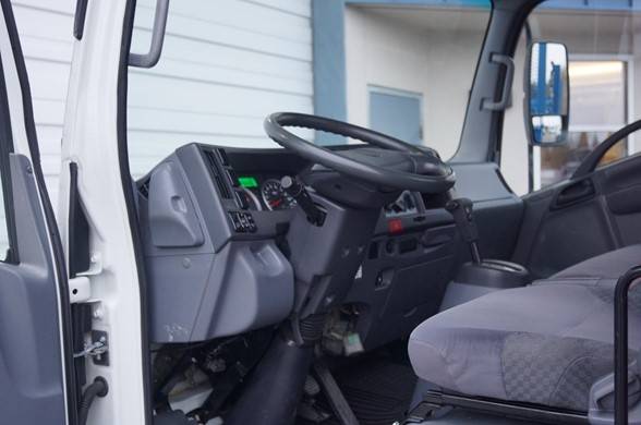 2015 Isuzu NRR 18 foot - Photo 15