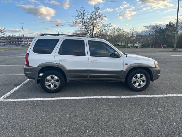 2003 MAZDA TRIBUTE 3.0L Auto ES 4WD igual que FORD ESCAPE bajo 132 mil mi - $4,321 (NoVA)63618664971393122