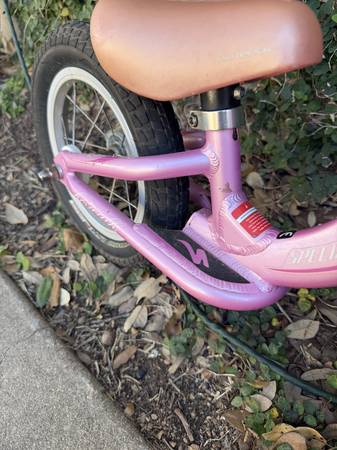 Girls Specialized Hotwalk scoot / push bike. 12
