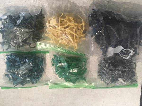 6 sets of small plastic army men figures 1