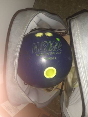 USED MUSTANG BOWLING BALL & SHOES 1
