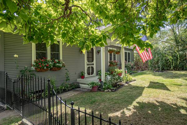 $375,000 / 3br - 1709ft2 - UpDated 3 Bed 2 Bath House HUGE Yard for ADU, Duplex, In Law Potential (Grants Pass)64318773295361122
