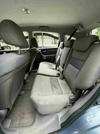 2009 Blue Honda CR-V LX SUV - $6,500 (Lawrenceville)63620947348993124