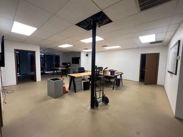$2,000 / 2700ft2 - Warehouse and office unit (Redfork- W. Tulsa)63982126250115120