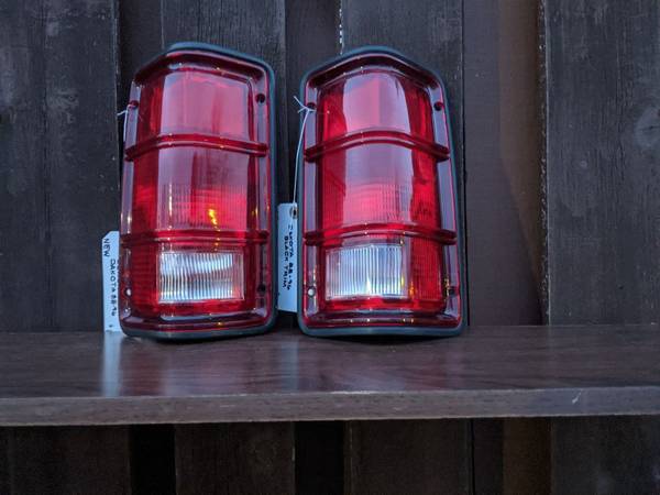 Dodge pickup 81-93 tail light LH 1
