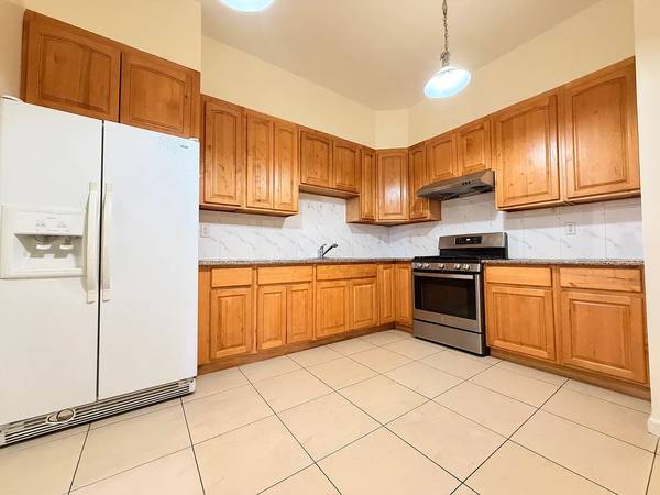 $2,517 / 3br - 1200ft2 - 659 Moscow St, San Francisco (CA)64023718971138121