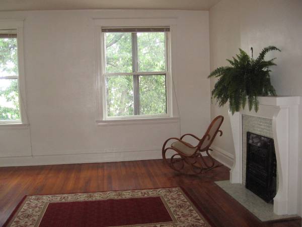 COMFORTABLE and SPACIOUS. Well located. 1