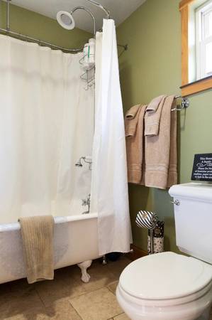 $3000.00 / 1br - 550ft2 - $3,000 - Fully Furnished One Bdrm Guesthouse with Utilities/Cable/WiFi64055521287553123