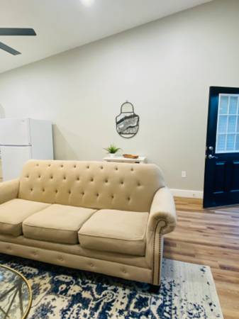 $875.00 / 1br - 750ft2 - Unfurnished 1Bed/1Ba Vaulted Ceiling Airport/I81/I26 Convenient to Kin63954985716867122