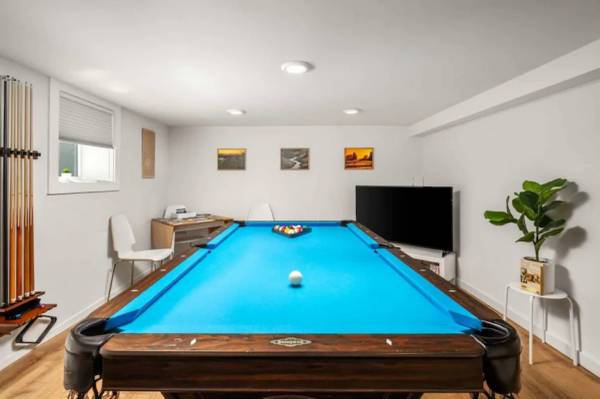$220 / 4br - Retiro Rhone: Artesano de Lujo con Ducha de Vapor, Bañera de Hidromasaje, Mesa de Billar, Barbacoa, Wal (Portland, OR)63914740318594124