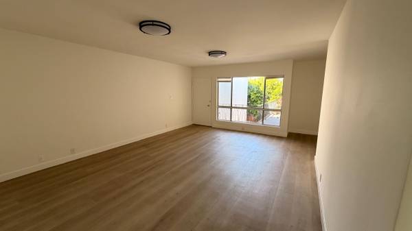 Upper 2 bedroom, 1 bath 1