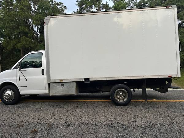 ESTATE SALE ***2002 GMC 3500 Cutaway Van only 58,000 miles - $1 (huntsville)63439402456579124