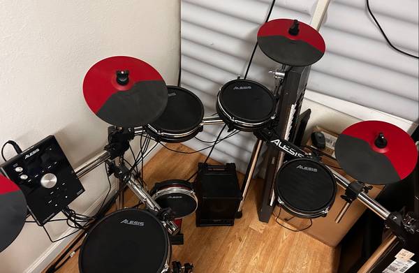 Alessis Command X Mesh Electronic Drum kit 1
