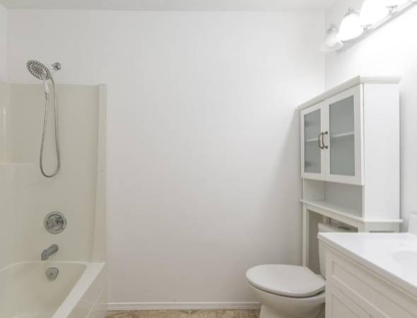 Spacious level-entry 1 Bedroom rancher 1