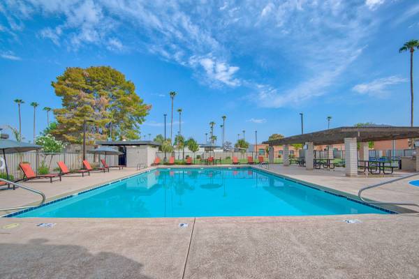 $1,151 / 1br - 700ft2 - CARPORT PARKING & A BACKYARD COME WITH THIS ONE-BEDROOM APARTMENT (Page)64020364163713123