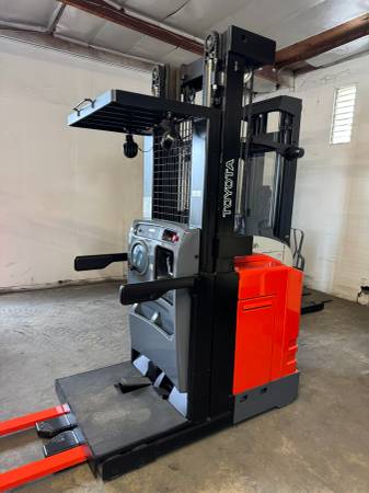 2018 Toyota Orderpicker Forklift 1