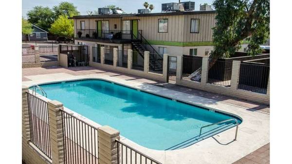 $1,195 / 2br - 900ft2 - NEW KITCHEN. SE HABLA ESPANOL (Phoenix - Alhambra)63623944863491124