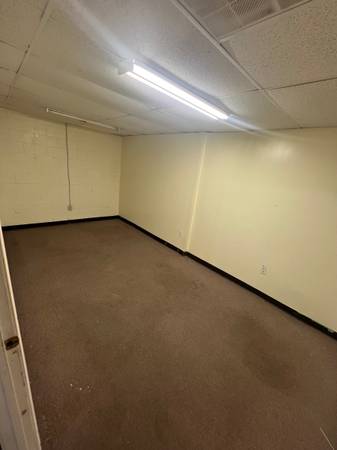 $445 / 215ft2 - Office , with exterior side and back entrance @Dollar general plaza (2109 Saint Andrews Street, Tarboro, NC)63987472174850123