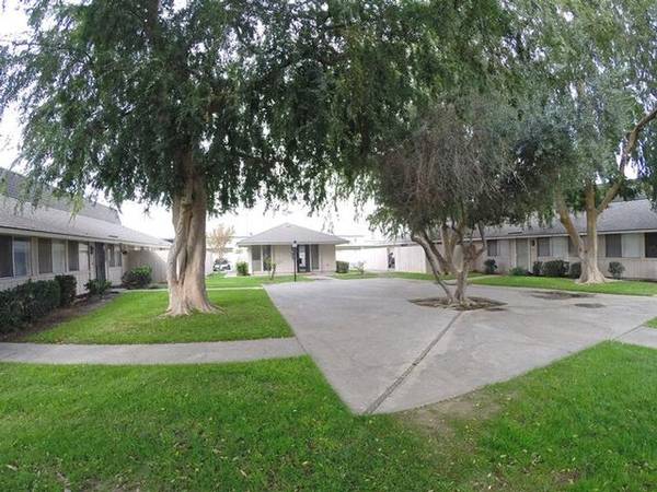 $1,595 / 2br - 888ft2 - Ceiling Fans, Courtyard, Central A/C & Heat63798508700929122