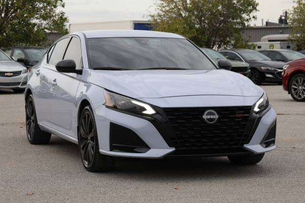 2023 Nissan Altima 2.5 SR photo 4