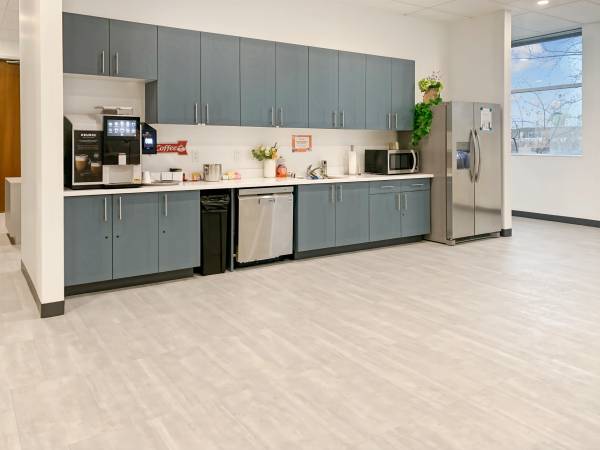 $349 Oficina Amueblada Moderna en Rancho Cordova. ¡Alquiler Gratis hasta el 9/30! (Rancho Cordova)63790812214019124