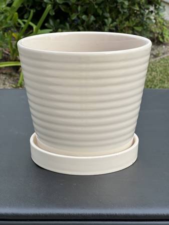 Cheap! Like New Ceramic Planter Pot with Saucer (7" round) 1