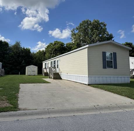 $1,099 / 3br - 1056ft2 - Brookside Manor-Apply Today! (Goshen)63935708785539120