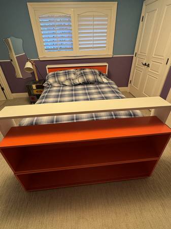 Modern Full-Size Platform Bed with Bookshelf Storage 1