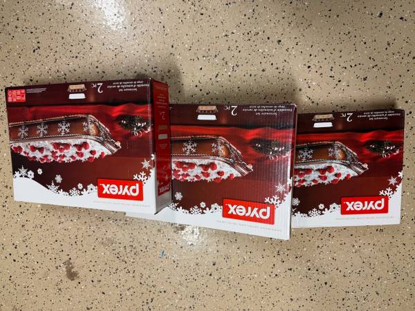 Limited Pyrex Snowflake Serveware 2 pc Set Christmas Baking 13" x 9" B 1