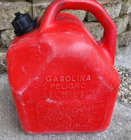 Bidón de plástico de 5 galones rojo - $15 (Manteca)63469944036099120