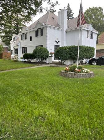 Room in Beautiful Colonial 1