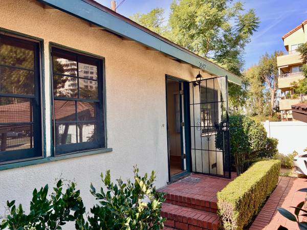 $1,795 / 1br - 500ft2 - Cabaña dúplex de 1 dormitorio acogedora y encantadora (Hillcrest)63866049275523120