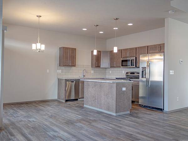 $2,050 / 3br - 1440ft2 - Sophisticated 3 BR/2.5 BA Townhome with Attached 2-Car Garage63969875801346120