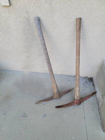 2 HEAVVY DUTY PICKAXE 1