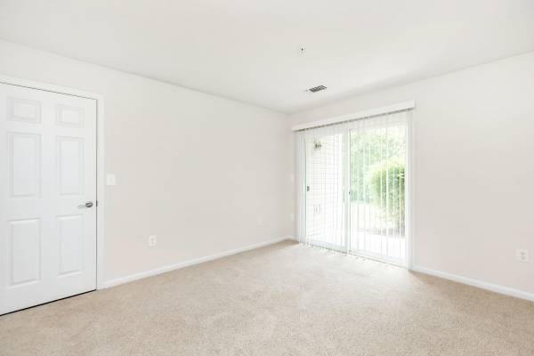 $1,777 / 1br - 546ft2 - 1B/1B, On-site Maintenance, Mirrored Closet Doors (20300 River Ridge Terrace, Ashburn, VA)63779464656387122