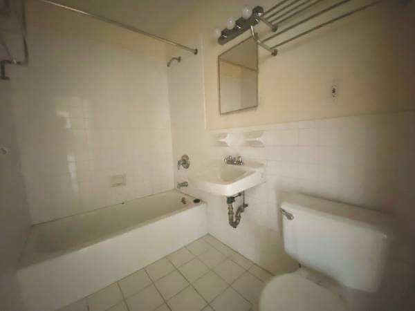 $3,100 / 1br - Williamsburg - Large 1 bedroom - No fee - King size bedroom (Williamsburg)63661222208385124