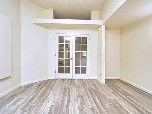 $900 / 2br - 914ft2 - **@@Updated 2-Bed Home Near Downtown & Discovery Park@@** (Sacramento)64043666545153122