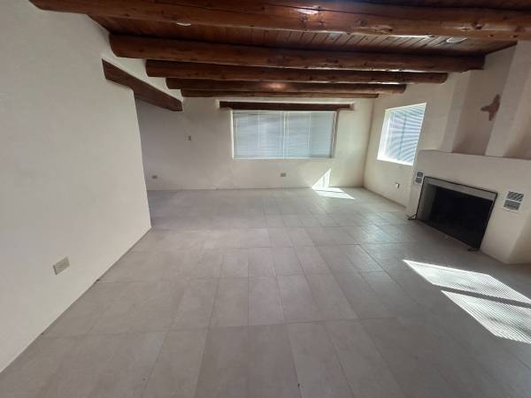 $2,300 / 4br - 2000ft2 - 317 Santistevan Ln (Taos)63806118064387123