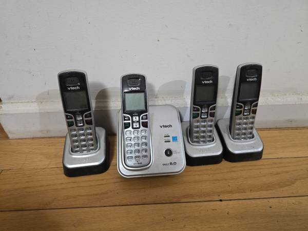 Vtech CS6229-4 4-Handset DECT6.0 Cordless Phone 1