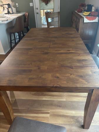Dining Room table and 8 chairs 1