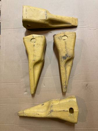 CAT Dozer ripper tips 1